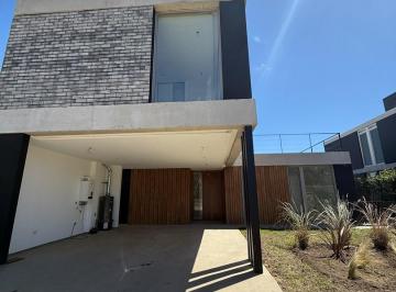 Casa · 226m² · 4 Ambientes · 1 Cochera · Casa en Venta en Laguna Grande, Villanueva, Tigre