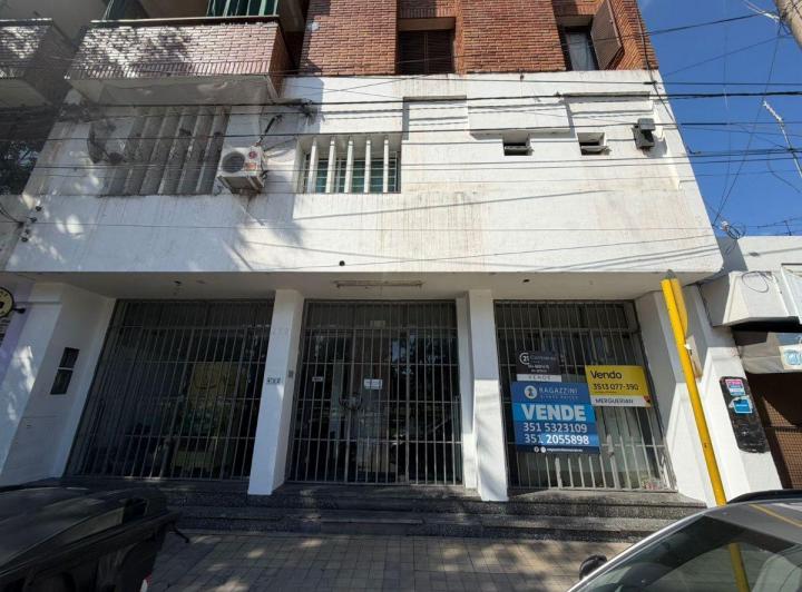 Local comercial · 523m²