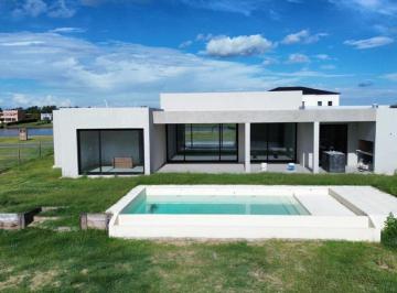 Casa · 290m² · 5 Ambientes · 4 Cocheras · Venta Casa 5 Ambientes en Naudir con Salida Al Rio