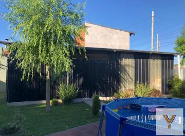 Casa · 220m² · 4 Ambientes · 1 Cochera · Casa en Venta - 2 Dorm. 1 Baño - 450 m² - Merlo Oeste