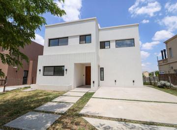 Casa · 161m² · 5 Ambientes · 2 Cocheras · Venta Casa a Estrenar - Barrio Privado San Pablo