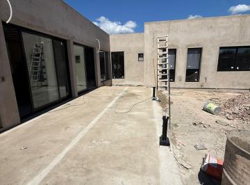 Casa · 183m² · 5 Ambientes · Casa en Venta en Laguna Grande, Villanueva, Tigre
