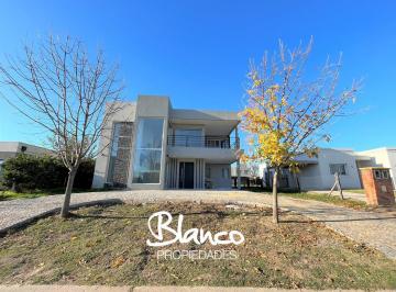 Casa · 260m² · 5 Ambientes · 2 Cocheras · Casa en Venta en Santa Guadalupe, Pilar del Este, G. B. a. Zona Norte