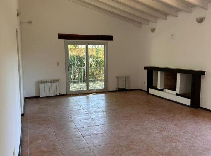 Casa · 300m² · 5 Ambientes · 2 Cocheras