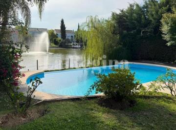 Casa · 302m² · 6 Ambientes · 1 Cochera · Casa en Venta Ubicado en Barrancas del Lago, Nordelta, Tigre