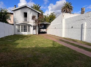 Casa · 330m² · 2 Dormitorios · 3 Cocheras · Casa en Venta Quilmes.