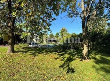 Casa · 240m² · 5 Ambientes · 4 Cocheras · Casa en Venta en Santa Maria de Tigre, Rincón de Milberg, Tigre