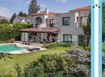 Casa · 740m² · 10 Ambientes · 3 Cocheras · Casa en Venta en La Isla, Nordelta, Tigre