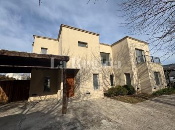 Casa · 290m² · 4 Ambientes · 4 Cocheras · Casa en Alquiler en Santa Catalina, Villanueva, Tigre