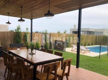 Casa · 150m² · 4 Ambientes · Casa en Venta en Vila Marina I, Villanueva, Tigre