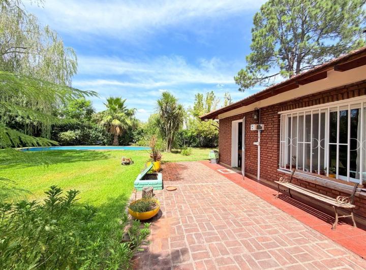 Casa · 160m² · 3 Ambientes · 4 Cocheras