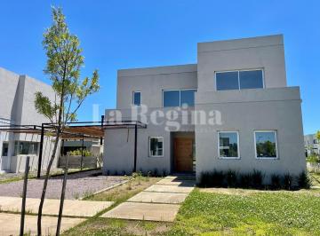Casa · 220m² · 6 Ambientes · 1 Cochera · Casa en Venta en Carpinchos, Nordelta, Tigre