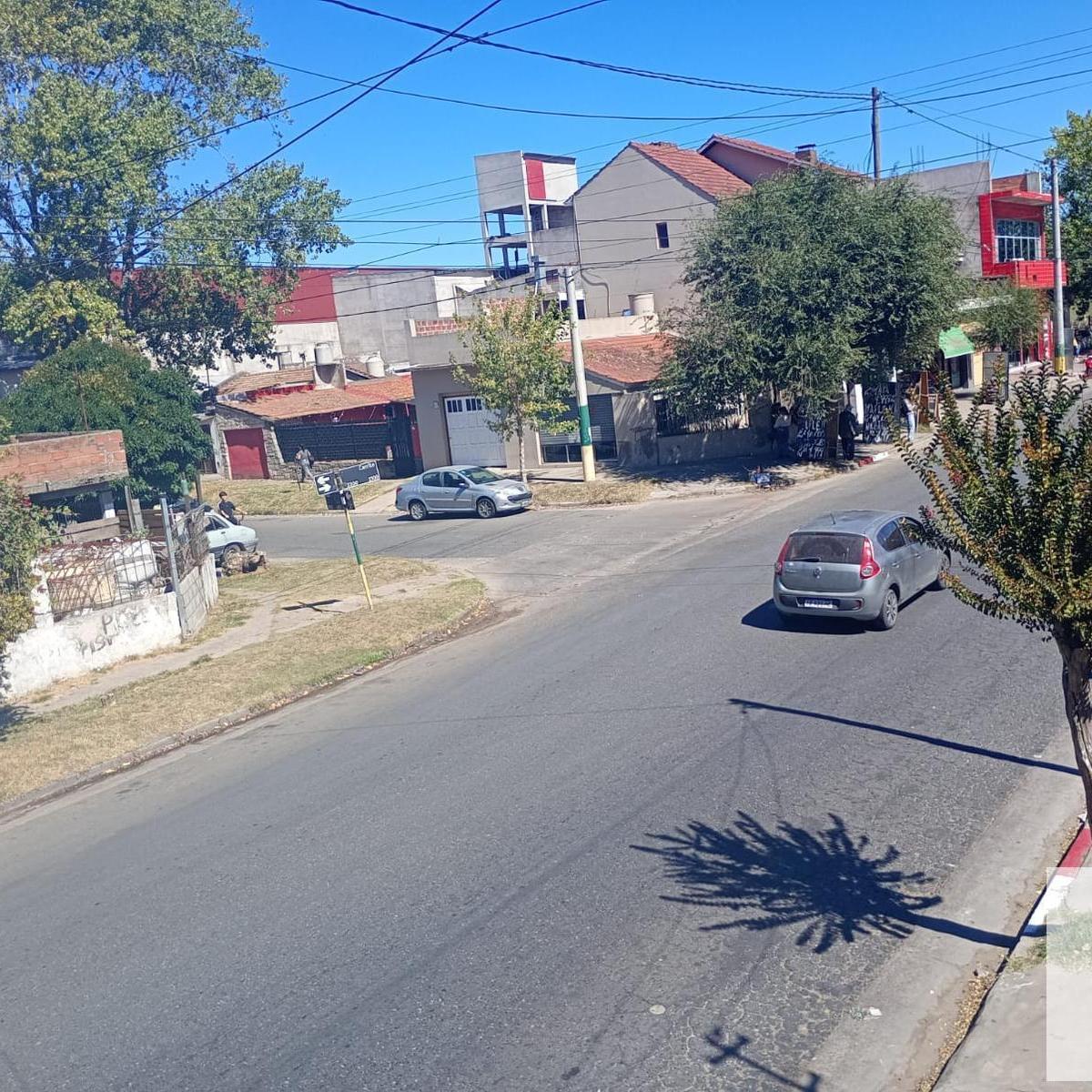 Casa 2 dorm, 134m² con cochera y patio — Cerrito y Puán