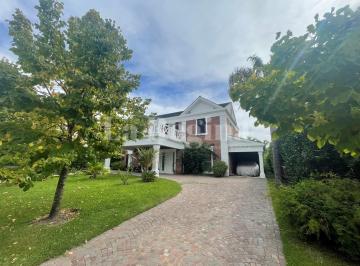 Casa · 270m² · 7 Ambientes · 1 Cochera · Casa en Venta en Las Caletas, Nordelta, Tigre