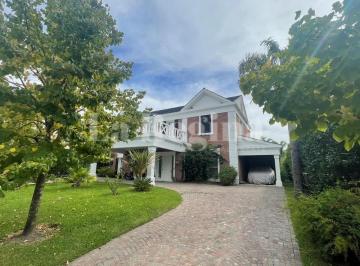 Casa · 270m² · 7 Ambientes · 1 Cochera · Casa en Venta en Las Caletas, Nordelta, Tigre