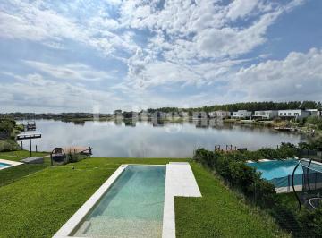 Casa · 216m² · 7 Ambientes · Casa en Venta en Santa Ana, Villanueva, Tigre