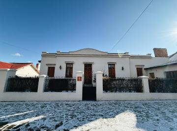 Casa · 1250m² · 4 Dormitorios · 1 Cochera · Casa en Esquel | Zona Centro