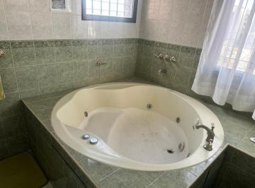 Casa · 500m² · 7 Ambientes · 2 Cocheras · Casa en Venta - 4 Dorm. 4 Baños - Villa Carlos Paz