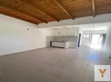 PH · 60m² · 3 Ambientes · 1 Cochera · PH en Venta - 2 Dorm. 1 Baño - Patio - Cochera - 70 m² - City Bell, La Plata