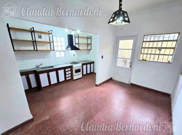 Casa de 3 ambientes, Morón · Casa 2 Dorm Quincho y Parrilla. Alquiler en Morón Centro