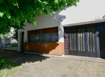 Casa de 5 ambientes, La Plata · Venta 48 26 y 27 Casa 3 Dorm, Cochera, Parque y Quincho