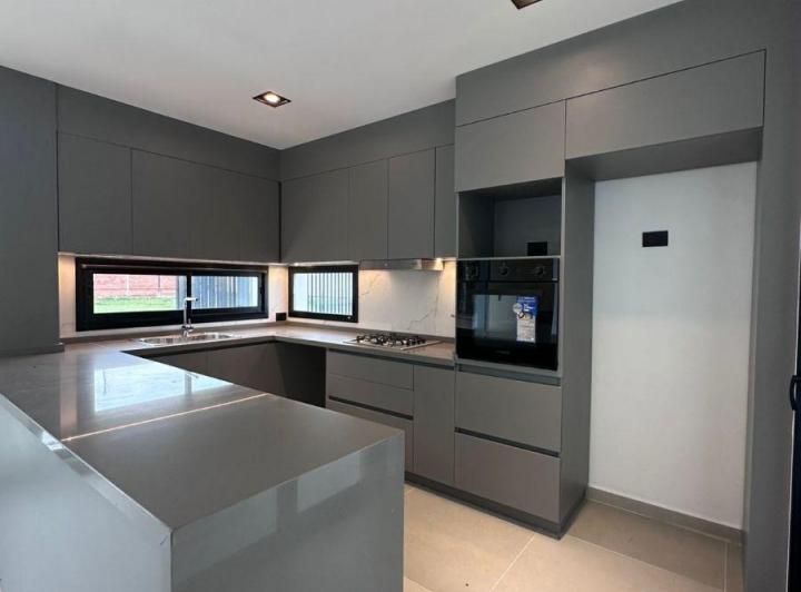 Casa · 187m² · 3 Ambientes · 2 Cocheras
