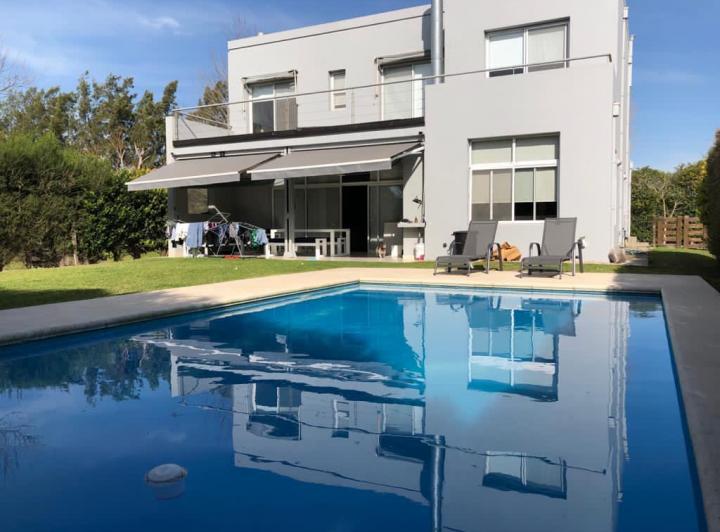 Casa · 200m² · 5 Ambientes · 1 Cochera