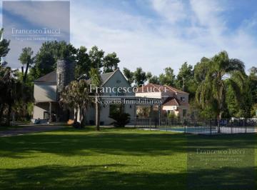 Casa · 189m² · 6 Ambientes · 2 Cocheras · Casa en Venta 6 Ambientes con Pileta y Vista Al Golf Country La Tradición