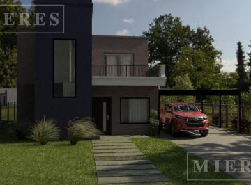 Casa · 147m² · 4 Dormitorios · 2 Cocheras · Casa en Venta en Santa Elena, Pilar del Este