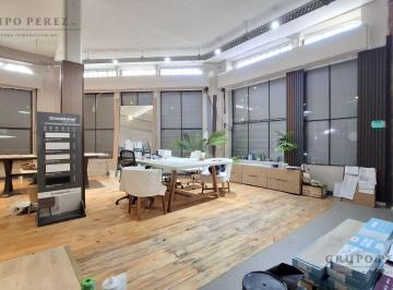 Local comercial · 180m² · Local - Galpón - Depósito de 120 m² Sobre Esquina en Barracas - Venta
