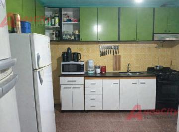 Casa · 183m² · 4 Ambientes · 5 Cocheras · Venta Casa 4 Ambientes a Refaccionar en Jose León Suarez