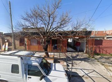 Casa · 238m² · 9 Ambientes · 1 Cochera · Casas en Venta - 6 Dorm. 3 Baños - 300 m² - Ezpeleta