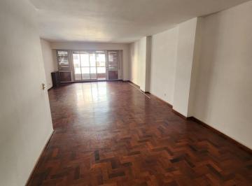 Departamento · 210m² · 7 Ambientes · 1 Cochera · Se Vende Departamento de 3 Dorm. a m de Parque Sarmiento
