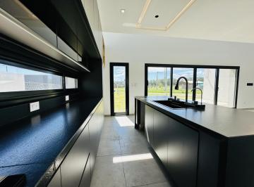 Casa · 83m² · 2 Ambientes · Venta / Permuta - Casa de 1 Dormitorio con Jardín – Barrio Palo Alto, Pueblo Esther
