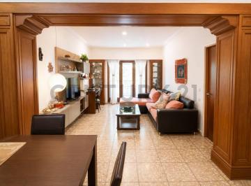 Departamento · 89m² · 3 Ambientes · Venta de Departamento de 3 Ambientes Amplios Reciclado Al Frente Plaza Colon