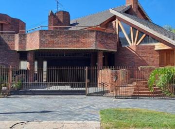Casa · 600m² · 6 Ambientes · 6 Cocheras · Casa en Lomas de Zamora Oeste