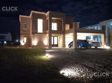 Casa · 230m² · 5 Ambientes · 4 Cocheras · Casa 5 Ambientes en Venta en Barrio Privado El Rebenque
