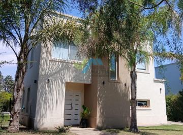 Casa · 160m² · 4 Ambientes · 1 Cochera · Casa en Venta Ubicado en Santa Guadalupe, Pilar del Este, Pilar