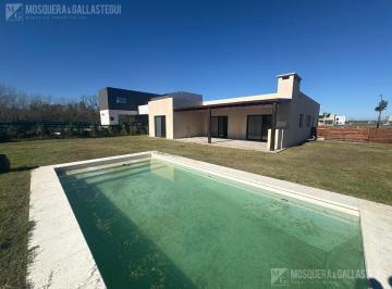 Casa · 165m² · 5 Ambientes · 1 Cochera · Casa en Nativas