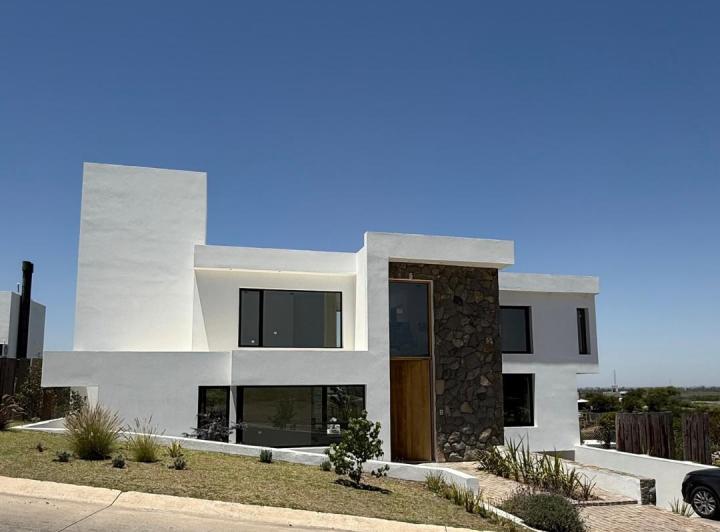 Casa · 500m² · 8 Ambientes