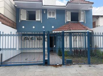 Casa · 286m² · 5 Ambientes · 3 Cocheras · Casa de 3 Dorm. en Venta La Plata