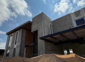 Casa de 5 ambientes, Russell · Inkasa Inmobiliaria - Vende Casa en Barrio Privado Lomas de Russell