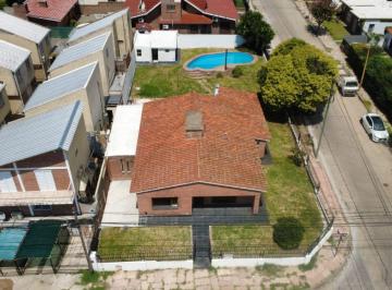 Casa de 7 ambientes, Villa Carlos Paz · Casa 3 Dorm.. en Venta. Barrio Malvinas