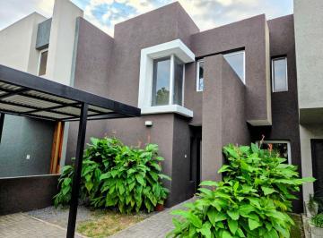 PH de 4 ambientes, Córdoba · Alquilo Duplex en Chacras del Norte de 2 Dorm. 3 Bños Galería y Patio