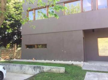 Casa · 1030m² · 4 Ambientes · Casa en Venta en Roble Joven