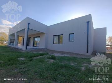 Casa · 160m² · 5 Ambientes · 3 Cocheras · Hermosa Casa, lote Interno en Golf