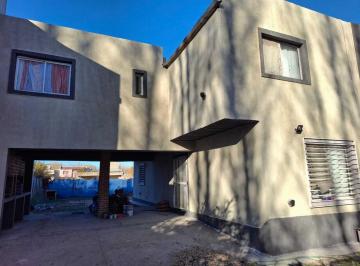 Casa · 163m² · 4 Ambientes · 2 Cocheras · Casa Chalet en Venta en Plottier, Neuquén, Patagonia