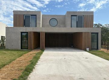 Casa · 264m² · 7 Ambientes · 6 Cocheras · Casa en Pilara