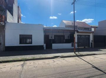 Casa · 112m² · 3 Ambientes · 1 Cochera · PH Al Frente 3 Amb C/ Patio y Cochera 137 m² - Apta Credito Bancario - San Justo