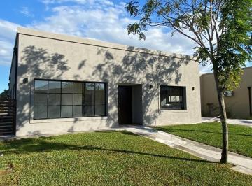 Casa · 131m² · 4 Ambientes · 2 Cocheras · Casa Premium en San Ramón - Pilar del Este